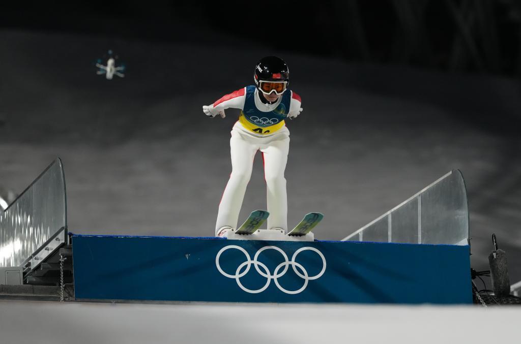 米兰冬奥会首创FPV无人机大规模跟拍，赛事转播进入超沉浸时代”